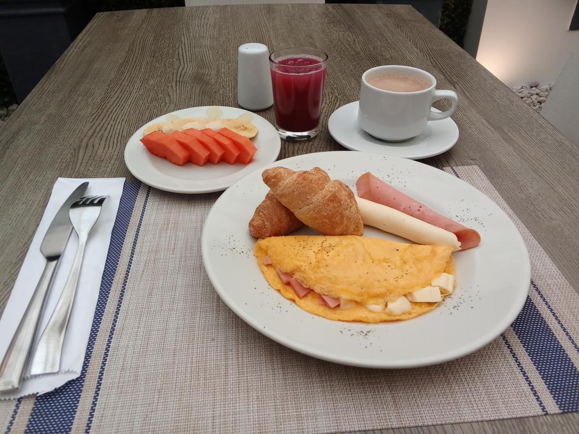 Hotel Castellana 95 Богота Екстериор снимка